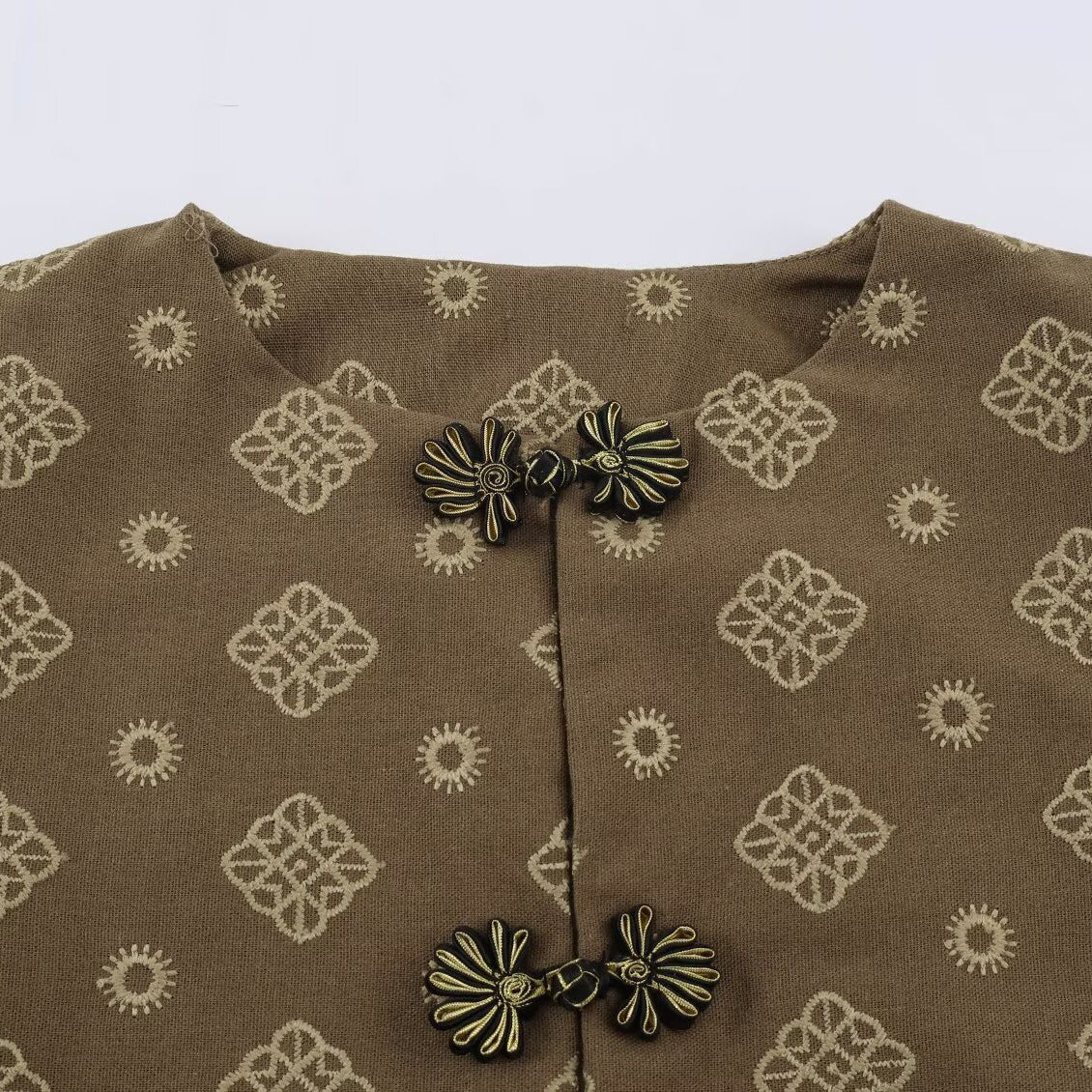 Buckled long sleeved embroidered jacket